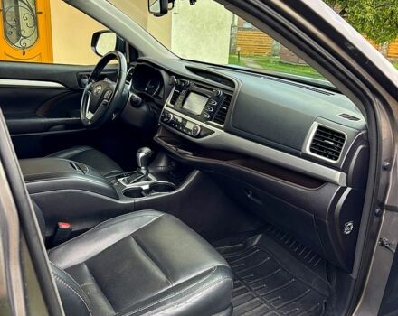 Серый Тойота Хайлендер, объемом двигателя 2.7 л и пробегом 262 тыс. км за 21000 $, фото 7 на Automoto.ua