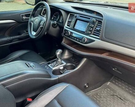 Серый Тойота Хайлендер, объемом двигателя 2.67 л и пробегом 253 тыс. км за 21900 $, фото 5 на Automoto.ua