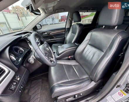 Тойота Хайлендер 2016 в Киеве на Automoto.ua Серый Тойота Хайлендер, объемом двигателя 3.46 л и пробегом 181 тыс. км за 28000 $, фото 24 на Automoto.ua