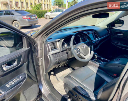 Сірий Тойота Хайлендер, об'ємом двигуна 3.46 л та пробігом 205 тис. км за 26000 $, фото 9 на Automoto.ua