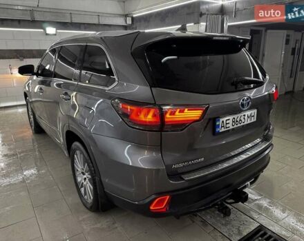 Серый Тойота Хайлендер, объемом двигателя 3.46 л и пробегом 237 тыс. км за 22500 $, фото 6 на Automoto.ua