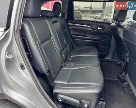 Тойота Хайлендер 2016 в Киеве на Automoto.ua Серый Тойота Хайлендер, объемом двигателя 3.46 л и пробегом 181 тыс. км за 28000 $, фото 30 на Automoto.ua
