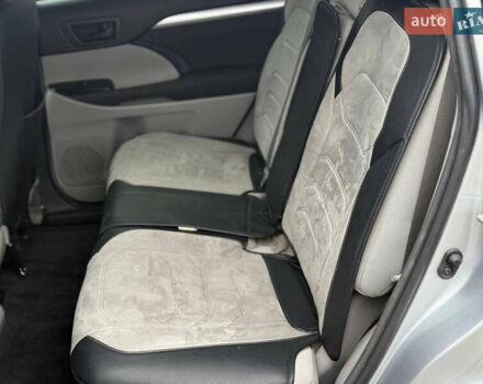 Сірий Тойота Хайлендер, об'ємом двигуна 2.67 л та пробігом 157 тис. км за 25700 $, фото 23 на Automoto.ua