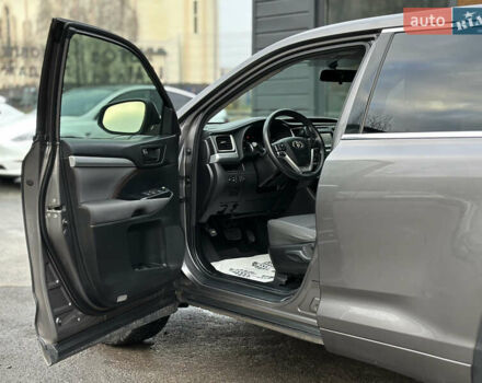 Сірий Тойота Хайлендер, об'ємом двигуна 2.7 л та пробігом 170 тис. км за 19500 $, фото 24 на Automoto.ua
