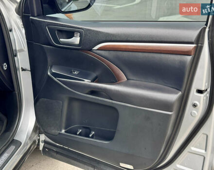 Тойота Хайлендер 2016 в Киеве на Automoto.ua Серый Тойота Хайлендер, объемом двигателя 3.46 л и пробегом 181 тыс. км за 28000 $, фото 42 на Automoto.ua