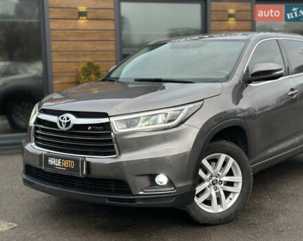 Сірий Тойота Хайлендер, об'ємом двигуна 2.7 л та пробігом 170 тис. км за 19500 $, фото 3 на Automoto.ua
