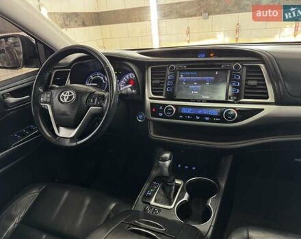 Серый Тойота Хайлендер, объемом двигателя 3.46 л и пробегом 237 тыс. км за 22500 $, фото 18 на Automoto.ua