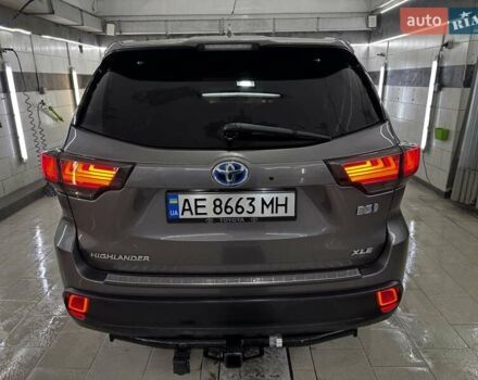 Серый Тойота Хайлендер, объемом двигателя 3.46 л и пробегом 237 тыс. км за 22500 $, фото 5 на Automoto.ua