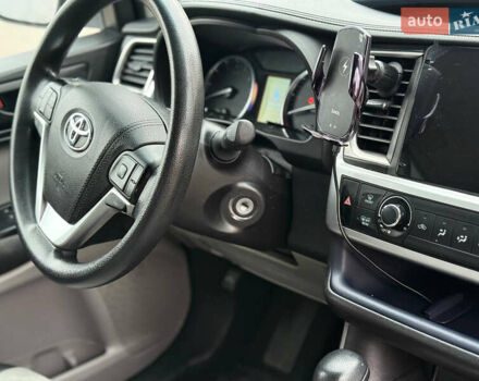 Сірий Тойота Хайлендер, об'ємом двигуна 2.67 л та пробігом 157 тис. км за 25700 $, фото 15 на Automoto.ua