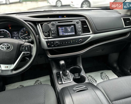 Сірий Тойота Хайлендер, об'ємом двигуна 2.7 л та пробігом 170 тис. км за 19500 $, фото 41 на Automoto.ua