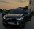 Сірий Тойота Хайлендер, об'ємом двигуна 3.46 л та пробігом 164 тис. км за 25000 $, фото 1 на Automoto.ua