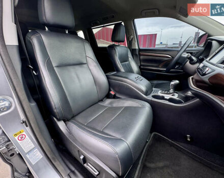 Тойота Хайлендер 2016 в Киеве на Automoto.ua Серый Тойота Хайлендер, объемом двигателя 3.46 л и пробегом 181 тыс. км за 28000 $, фото 26 на Automoto.ua