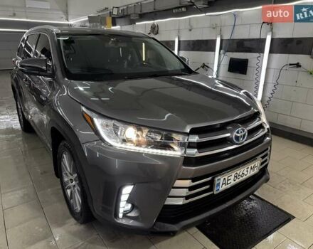 Серый Тойота Хайлендер, объемом двигателя 3.46 л и пробегом 237 тыс. км за 22500 $, фото 2 на Automoto.ua