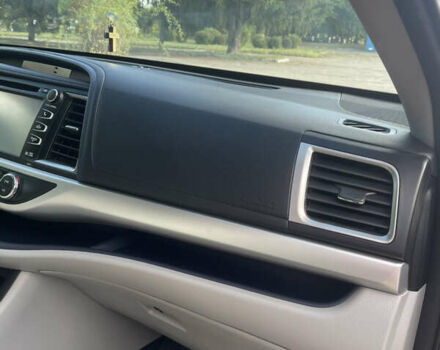 Серый Тойота Хайлендер, объемом двигателя 3.46 л и пробегом 71 тыс. км за 32000 $, фото 5 на Automoto.ua