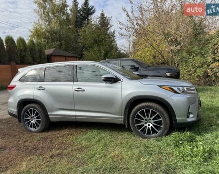 Серый Тойота Хайлендер, объемом двигателя 3.46 л и пробегом 236 тыс. км за 25000 $, фото 4 на Automoto.ua