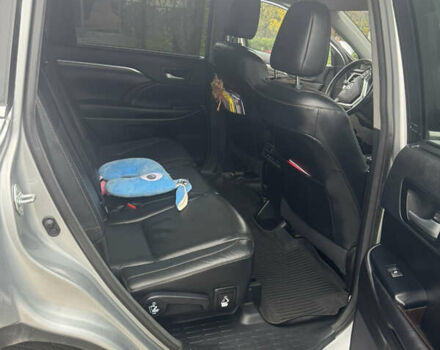 Сірий Тойота Хайлендер, об'ємом двигуна 3.46 л та пробігом 181 тис. км за 29999 $, фото 18 на Automoto.ua