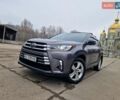 Серый Тойота Хайлендер, объемом двигателя 3.5 л и пробегом 134 тыс. км за 28000 $, фото 1 на Automoto.ua