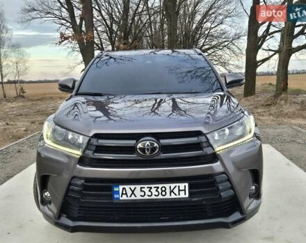 Сірий Тойота Хайлендер, об'ємом двигуна 3.46 л та пробігом 157 тис. км за 26700 $, фото 8 на Automoto.ua