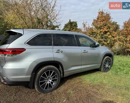Серый Тойота Хайлендер, объемом двигателя 3.46 л и пробегом 236 тыс. км за 25000 $, фото 5 на Automoto.ua