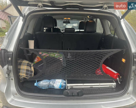 Сірий Тойота Хайлендер, об'ємом двигуна 3.46 л та пробігом 181 тис. км за 29999 $, фото 17 на Automoto.ua