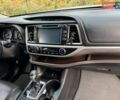 Серый Тойота Хайлендер, объемом двигателя 3.46 л и пробегом 236 тыс. км за 25000 $, фото 8 на Automoto.ua