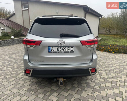 Сірий Тойота Хайлендер, об'ємом двигуна 3.46 л та пробігом 181 тис. км за 29999 $, фото 4 на Automoto.ua