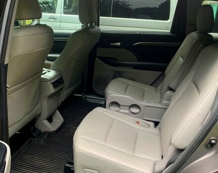 Серый Тойота Хайлендер, объемом двигателя 3.5 л и пробегом 77 тыс. км за 30000 $, фото 3 на Automoto.ua