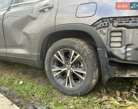 Сірий Тойота Хайлендер, об'ємом двигуна 2.67 л та пробігом 150 тис. км за 9000 $, фото 11 на Automoto.ua