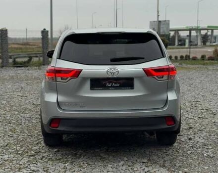 Сірий Тойота Хайлендер, об'ємом двигуна 2.67 л та пробігом 121 тис. км за 26000 $, фото 3 на Automoto.ua