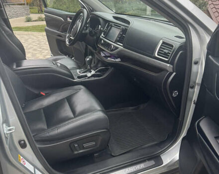 Сірий Тойота Хайлендер, об'ємом двигуна 3.46 л та пробігом 181 тис. км за 29999 $, фото 19 на Automoto.ua