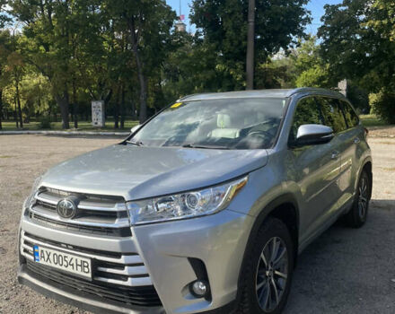 Серый Тойота Хайлендер, объемом двигателя 3.46 л и пробегом 71 тыс. км за 32000 $, фото 1 на Automoto.ua