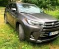 Серый Тойота Хайлендер, объемом двигателя 3.5 л и пробегом 77 тыс. км за 30000 $, фото 1 на Automoto.ua