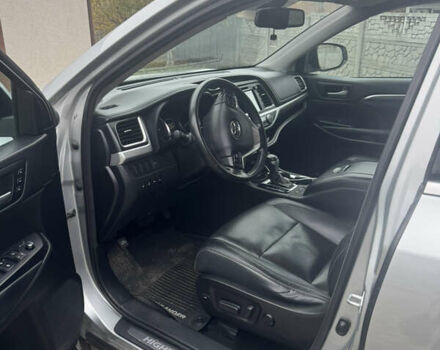 Сірий Тойота Хайлендер, об'ємом двигуна 3.46 л та пробігом 181 тис. км за 29999 $, фото 9 на Automoto.ua