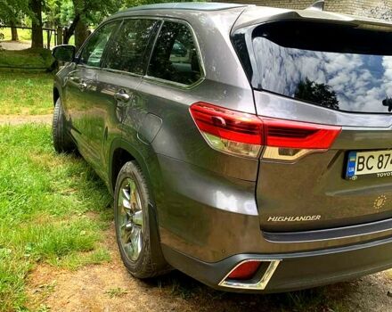 Серый Тойота Хайлендер, объемом двигателя 3.5 л и пробегом 77 тыс. км за 30000 $, фото 1 на Automoto.ua