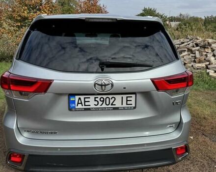 Серый Тойота Хайлендер, объемом двигателя 3.46 л и пробегом 236 тыс. км за 25000 $, фото 2 на Automoto.ua