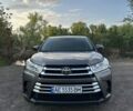 Серый Тойота Хайлендер, объемом двигателя 2.7 л и пробегом 125 тыс. км за 25000 $, фото 1 на Automoto.ua