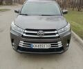 Сірий Тойота Хайлендер, об'ємом двигуна 2.7 л та пробігом 132 тис. км за 25500 $, фото 1 на Automoto.ua