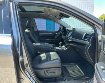 Тойота Хайлендер 2017 в Житомире на Automoto.ua Серый Тойота Хайлендер, объемом двигателя 3.5 л и пробегом 57 тыс. км за 15600 $, фото 7 на Automoto.ua