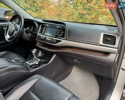 Серый Тойота Хайлендер, объемом двигателя 3.46 л и пробегом 236 тыс. км за 25000 $, фото 6 на Automoto.ua