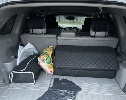 Сірий Тойота Хайлендер, об'ємом двигуна 3.5 л та пробігом 110 тис. км за 28000 $, фото 14 на Automoto.ua