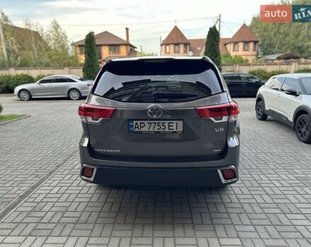 Серый Тойота Хайлендер, объемом двигателя 3.46 л и пробегом 81 тыс. км за 35000 $, фото 5 на Automoto.ua