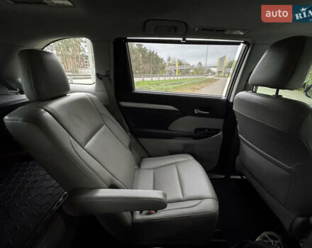 Серый Тойота Хайлендер, объемом двигателя 3.46 л и пробегом 127 тыс. км за 30000 $, фото 29 на Automoto.ua