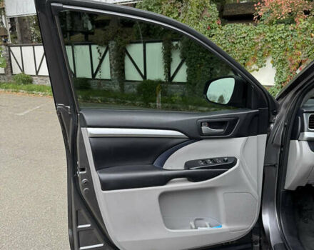 Серый Тойота Хайлендер, объемом двигателя 3.46 л и пробегом 127 тыс. км за 30000 $, фото 13 на Automoto.ua