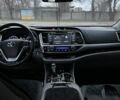 Сірий Тойота Хайлендер, об'ємом двигуна 3.5 л та пробігом 110 тис. км за 28000 $, фото 7 на Automoto.ua