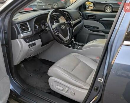 Сірий Тойота Хайлендер, об'ємом двигуна 3.5 л та пробігом 188 тис. км за 25000 $, фото 6 на Automoto.ua