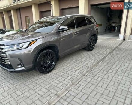 Серый Тойота Хайлендер, объемом двигателя 3.46 л и пробегом 81 тыс. км за 35000 $, фото 2 на Automoto.ua