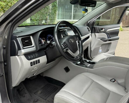 Серый Тойота Хайлендер, объемом двигателя 3.46 л и пробегом 127 тыс. км за 30000 $, фото 12 на Automoto.ua