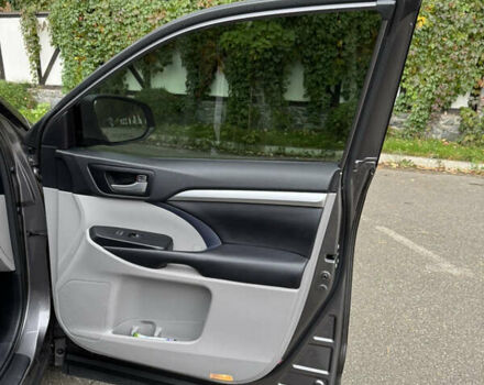 Серый Тойота Хайлендер, объемом двигателя 3.46 л и пробегом 127 тыс. км за 30000 $, фото 16 на Automoto.ua