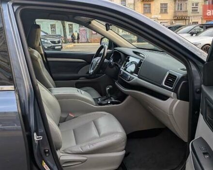 Сірий Тойота Хайлендер, об'ємом двигуна 3.5 л та пробігом 188 тис. км за 25000 $, фото 10 на Automoto.ua