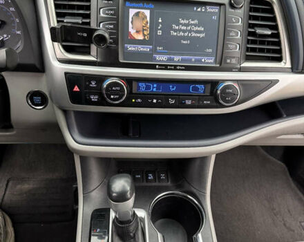 Серый Тойота Хайлендер, объемом двигателя 3.46 л и пробегом 127 тыс. км за 30000 $, фото 15 на Automoto.ua